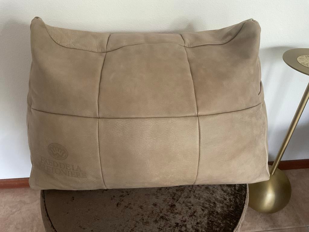 Fred de la Bretoniere Leren voetenbank/poef beige leer, Ophalen of Verzenden, Zo goed als nieuw, Rechthoekig, Leer