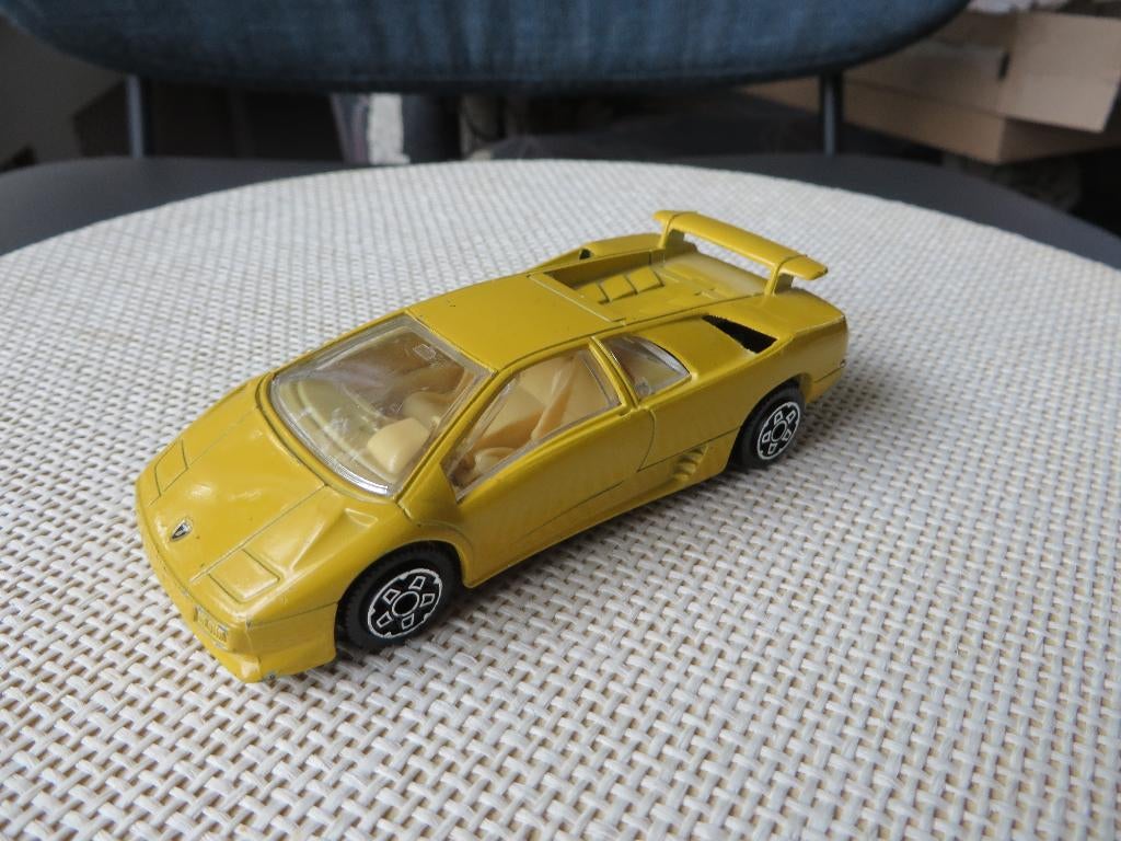 Burago Lamborghini DIABLO GEEL, Hobby en Vrije tijd, Modelauto's | 1:43, Ophalen of Verzenden, Gebruikt, Auto, Overige merken