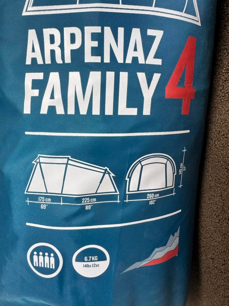 Zo goed als nieuwe 4-persoons Decathlon tent, Caravans en Kamperen, Ophalen, Zo goed als nieuw, Tot en met 4