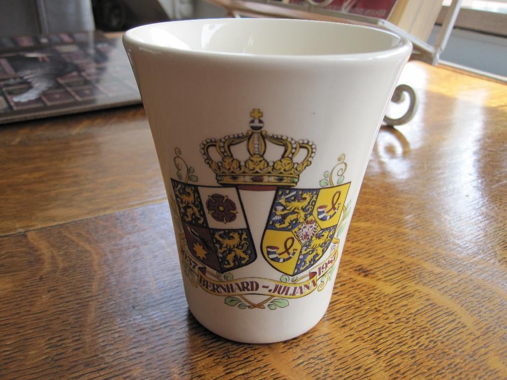 Koningshuisbeker 50 jaar Juliana / Bernhard., Ophalen of Verzenden, Zo goed als nieuw, Overige typen