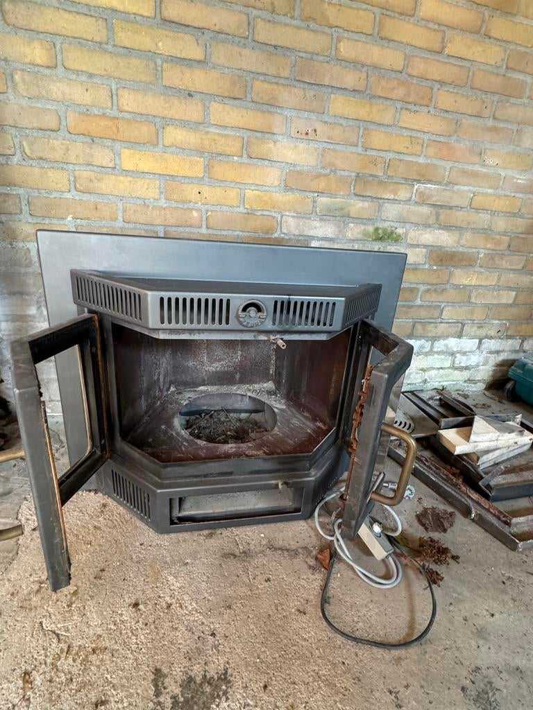 Inbouwkachel werkend, Ophalen of Verzenden, Gebruikt, Inbouwhaard, Houthaard