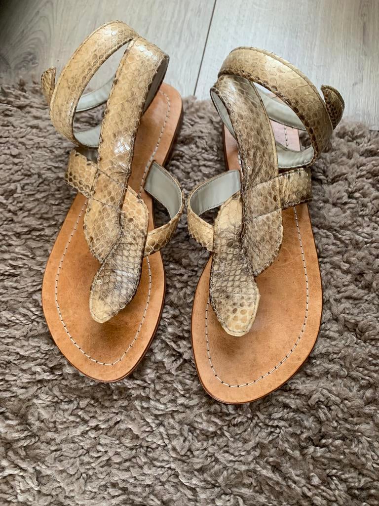 Hele leuke leren slippers. Maat 39, Ophalen of Verzenden, Zo goed als nieuw