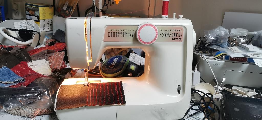 Naaimachine Toyota RS2000 CB, Ophalen of Verzenden, Gebruikt, Naaimachine, Overige merken