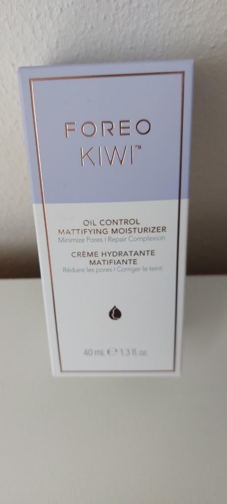 FOREO KIWI Oil Control Mattifying Moisturizer 40ml, Sieraden, Tassen en Uiterlijk, Uiterlijk | Gezichtsverzorging, Ophalen of Verzenden