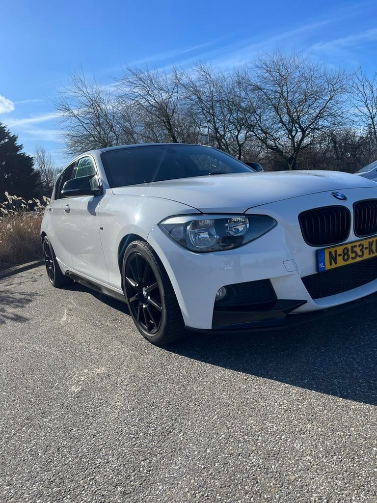 BMW 1-Serie 114I 75KW 5-DR 2013 Wit, Auto's, BMW, Particulier, 1-Serie, Benzine, B, Hatchback, Handgeschakeld, Geïmporteerd, Wit