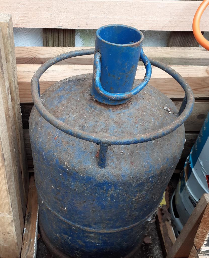 oude volle gasfles, Ophalen, Gebruikt