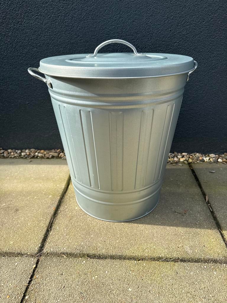 Metalen prullenbak met deksel, Huis en Inrichting, Ophalen, Gebruikt, 50 tot 75 cm, Metaal