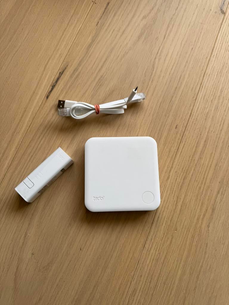 Tado slimme thermostaat V3 met bridge, Ophalen of Verzenden, Slimme thermostaat, Zo goed als nieuw