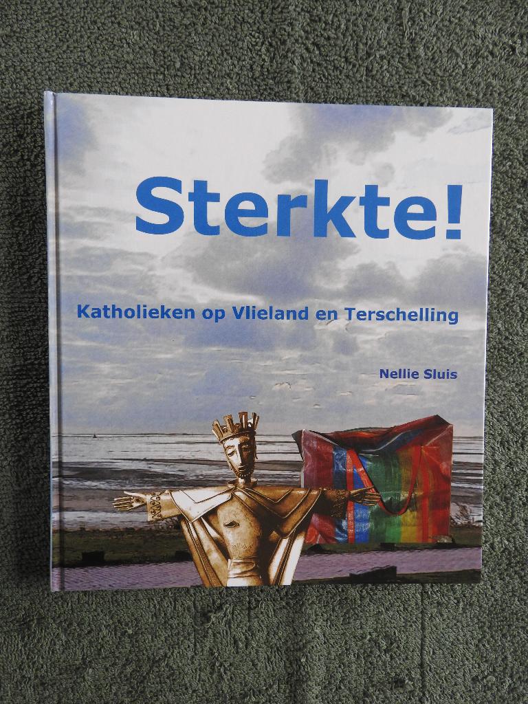 Sterkte - Katholieken op Vlieland en Terschelling GESIGNEERD, Boeken, Ophalen of Verzenden, Zo goed als nieuw