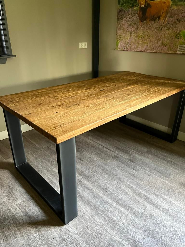 Romaro eettafel met stalen poten, Overige materialen, Zo goed als nieuw, 150 tot 200 cm, Vier personen
