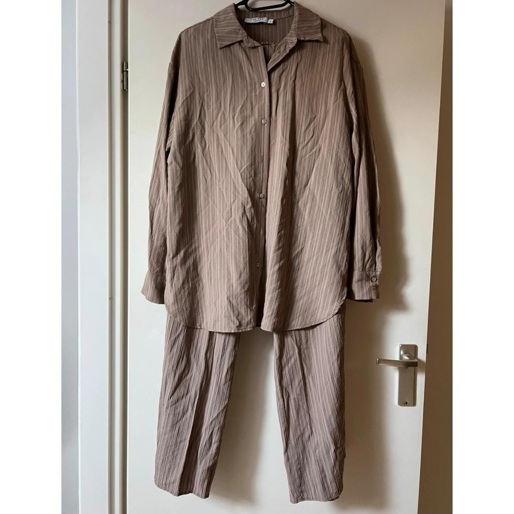 Beige bruine two piece pak van Costes maat S/L, Kleding | Dames, Huispakken, Costes, Verzenden, Zo goed als nieuw, Beige