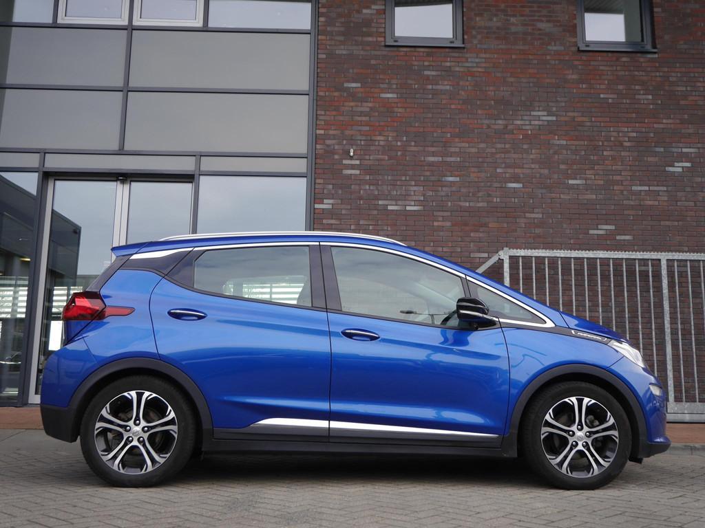 Opel Ampera-e Business executive 60 kWh | Stoel en stuurverw, Gebruikt, Blauw, 380 km, 204 pk