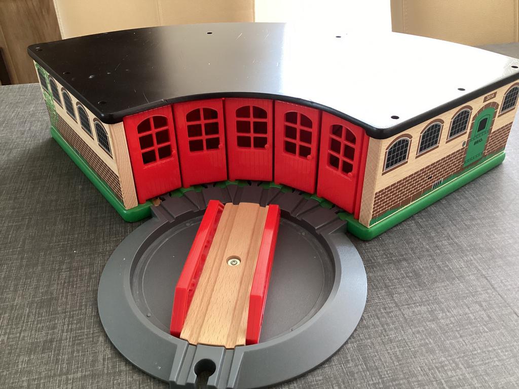 Brio treinremise met draaischijf, Ophalen, Zo goed als nieuw