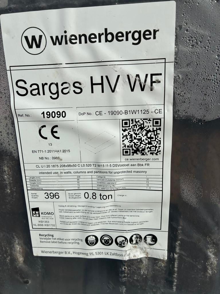 Gevelsteen Sargas, Doe-het-zelf en Verbouw, Metselstenen, Ophalen of Verzenden, Zo goed als nieuw, Bakstenen