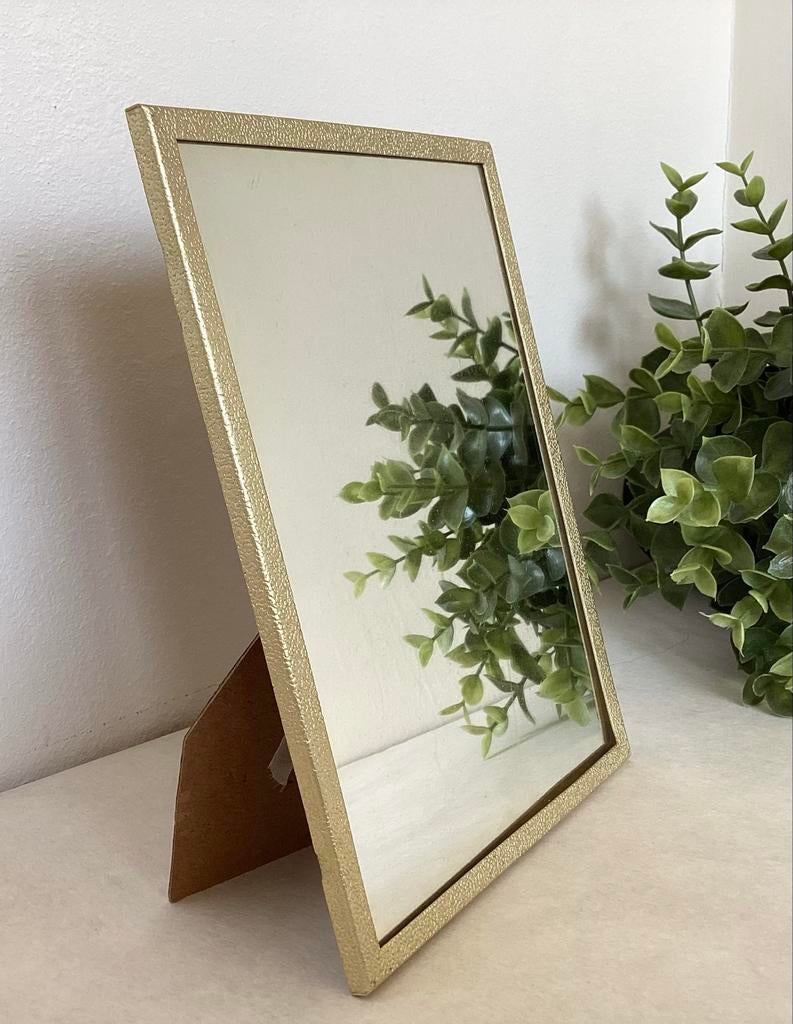 Vintage goudkleurige lijstje spiegel hang / staan 18 x 13 cm, Ophalen of Verzenden, Gebruikt, Overige materialen, Minder dan 50 cm