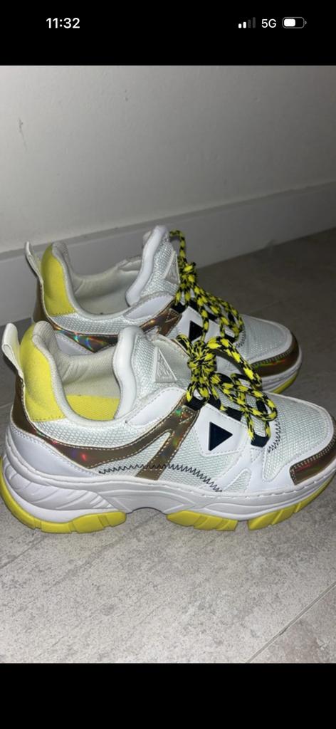 Guess, Kleding | Dames, Schoenen, Ophalen of Verzenden, Zo goed als nieuw, Sneakers of Gympen