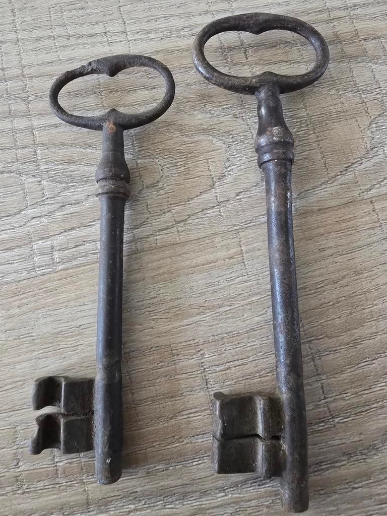 2 vroeg 19de eeuwse franse zeer grote stalen sleutels €17,50, Antiek en Kunst, Ophalen of Verzenden