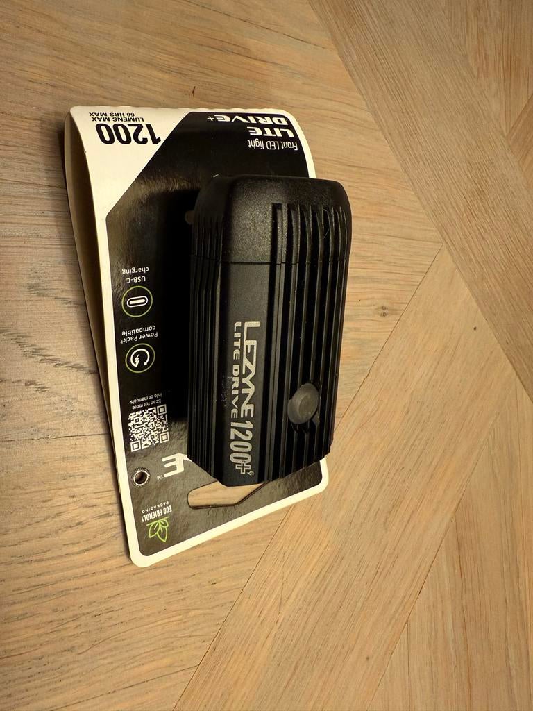 Nieuwe Lezyne Lite Drive 1200+ fiets koplamp, Ophalen of Verzenden, Oplaadbaar, Nieuw, Accu