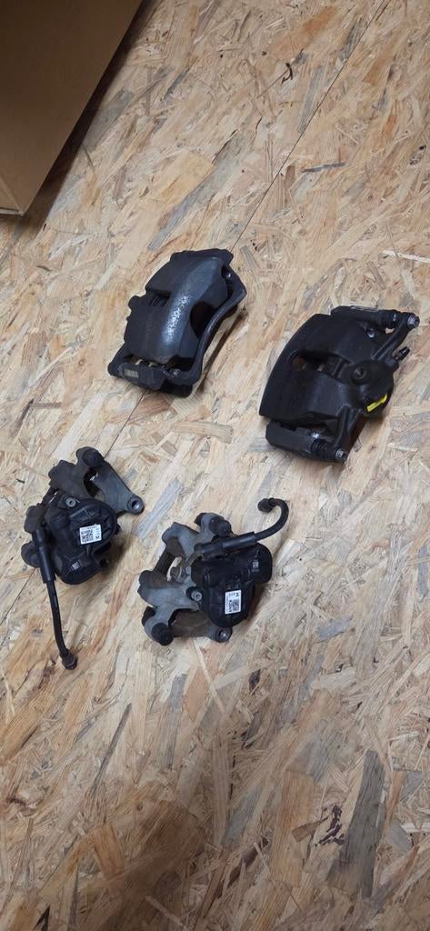 VW Passat B8 Remklauwen Voor en Achter, Ophalen, Gebruikt, Volkswagen