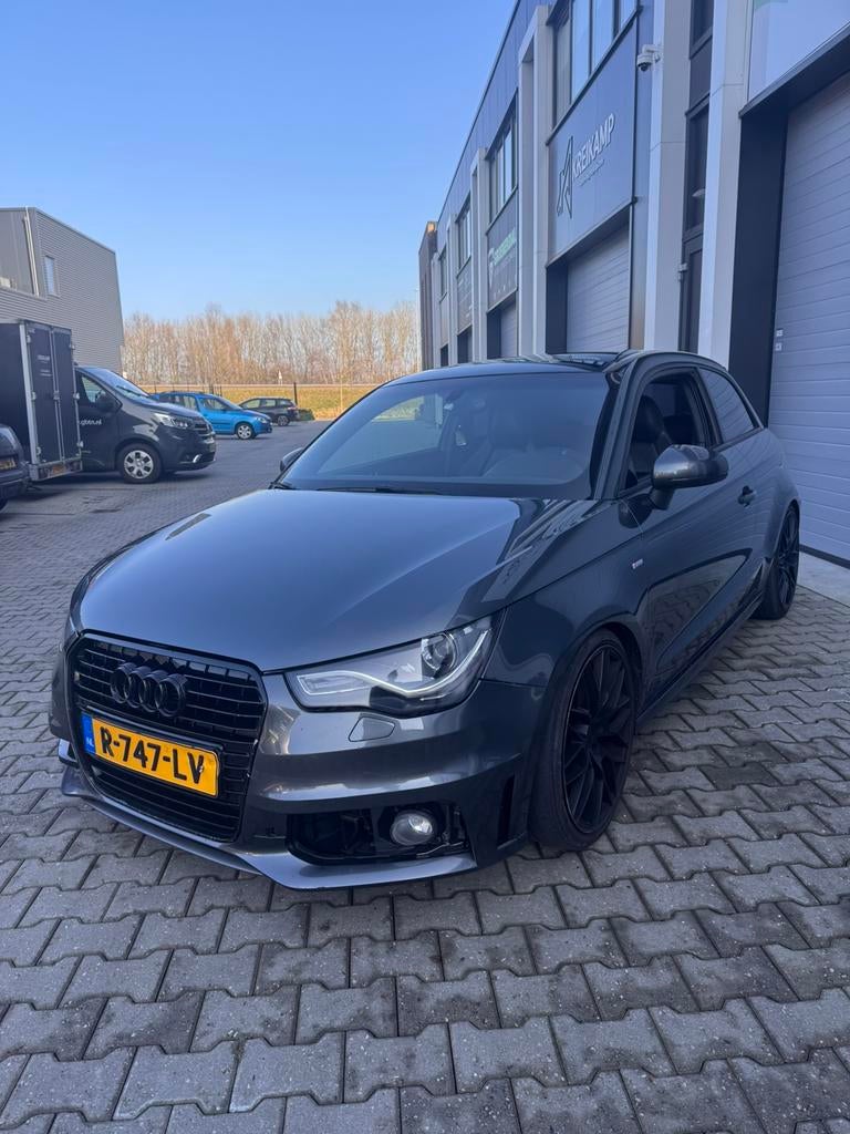 Audi A1 , 3X S Line, volledig gereviseerd!, Auto's, A1, Zwart, 4 stoelen, Leder
