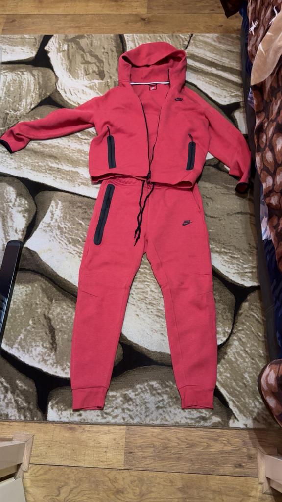 Nike Tech Fleece Rood, Kleding | Heren, Sportkleding, Ophalen of Verzenden, Zo goed als nieuw, Rood, Algemeen