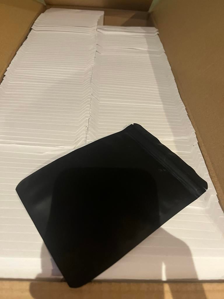 Verzendzakken: 180 witte en 45 zwarte, Ophalen of Verzenden