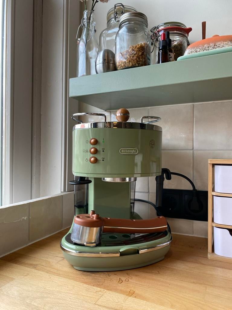 Nieuwe DeLonghi espressomachine met stoompijpje, Stoompijpje, Espresso apparaat, Nieuw, Gemalen koffie