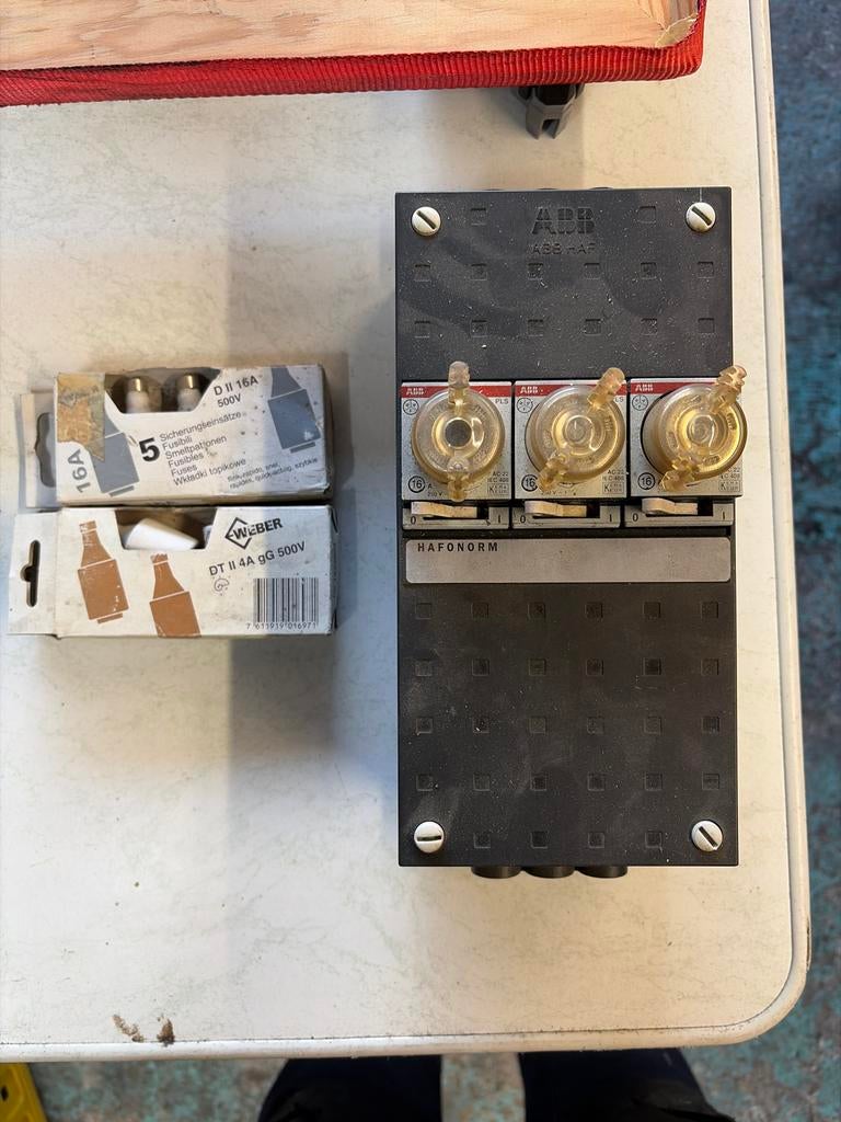 ABB 220V Drie Groepen Kast met Zekeringen, Ophalen of Verzenden, Gebruikt, Overige typen