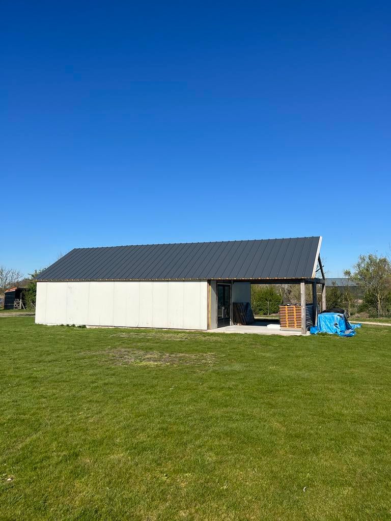 Ruime schuur/bijgebouw - Ideaal als werkschuur of tuinhuis, Tuin en Terras, Ophalen, Overige materialen, Gebruikt, 3 ramen of meer