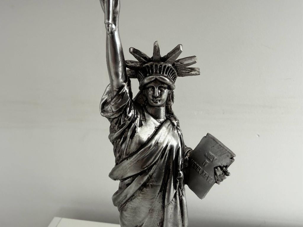 Nieuw! Vrijheidsbeeld Souvenir met Klok - New York (Uniek), Verzamelen, Beelden en Beeldjes, Ophalen of Verzenden, Nieuw, Mens
