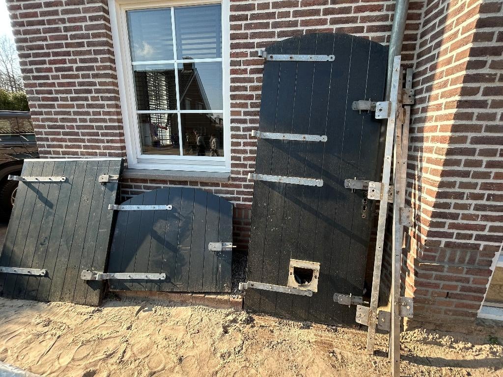 Staldeuren, Toebehoren