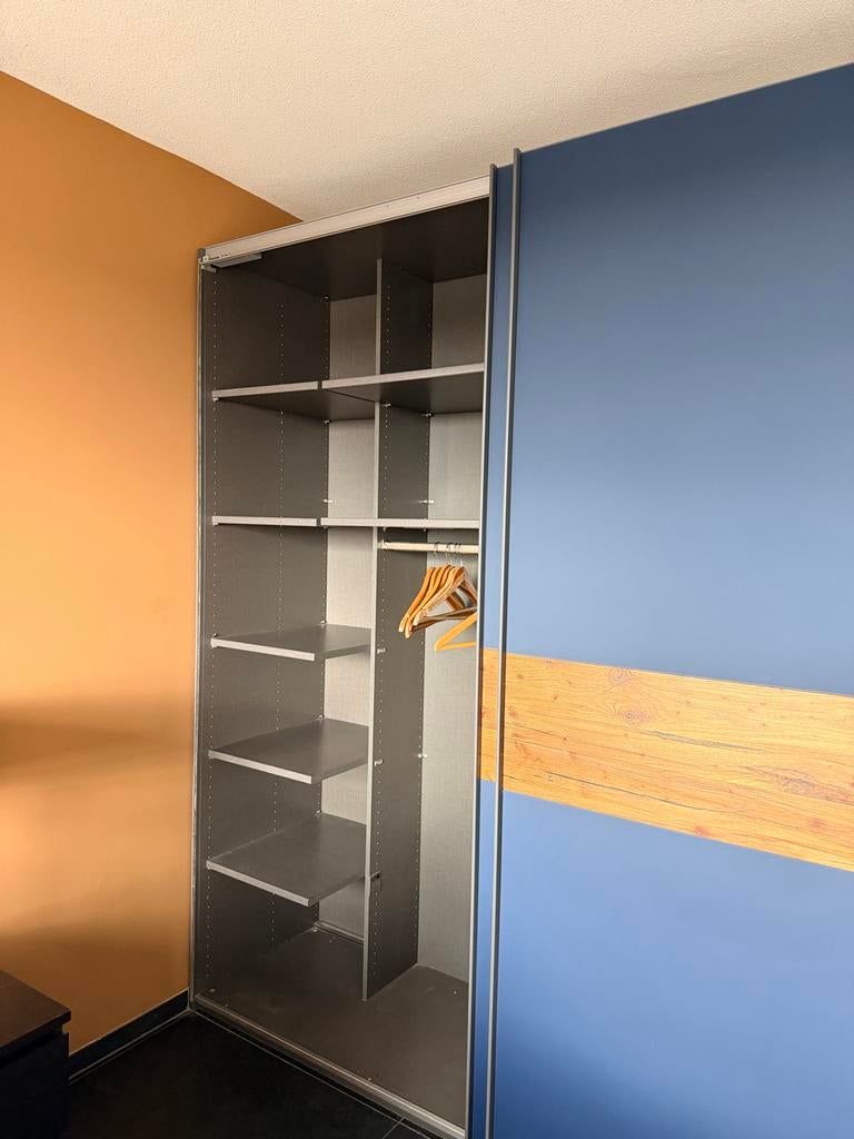 Moderne kledingkast met schuifdeuren, Ophalen, Met plank(en), Gebruikt, 200 cm of meer