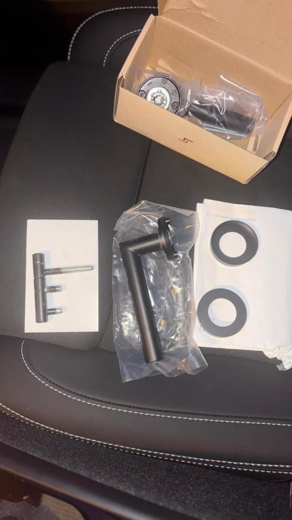 Deurbeslag mat zwart – zo goed als nieuw (complete set), Doe-het-zelf en Verbouw, Deuren en Horren, Ophalen of Verzenden, Zo goed als nieuw