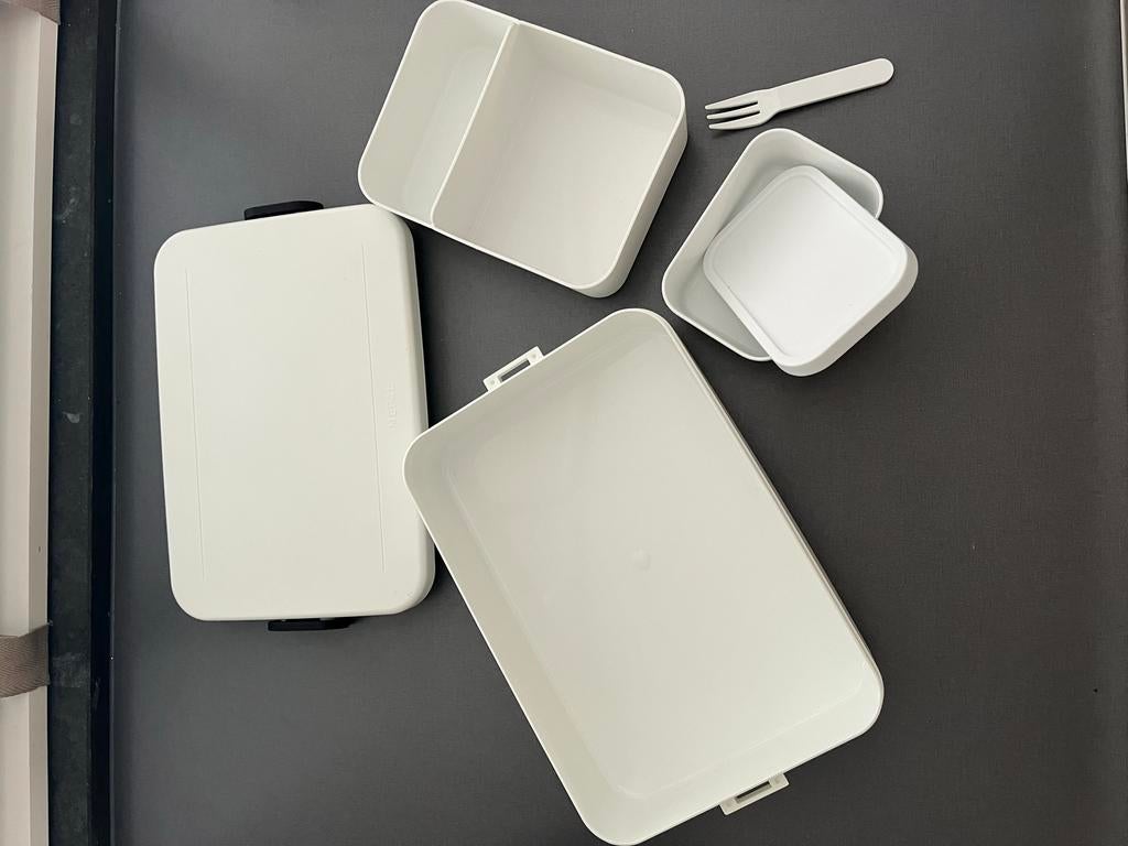 Mepal lunchbox met vakjes en vorkje, Huis en Inrichting, Overige typen, Kunststof, Ophalen of Verzenden, Zo goed als nieuw