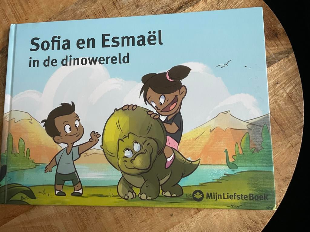 Sofia en Esmaël in de dinowereld - Kinderboek, Ophalen of Verzenden, Zo goed als nieuw, Fictie algemeen