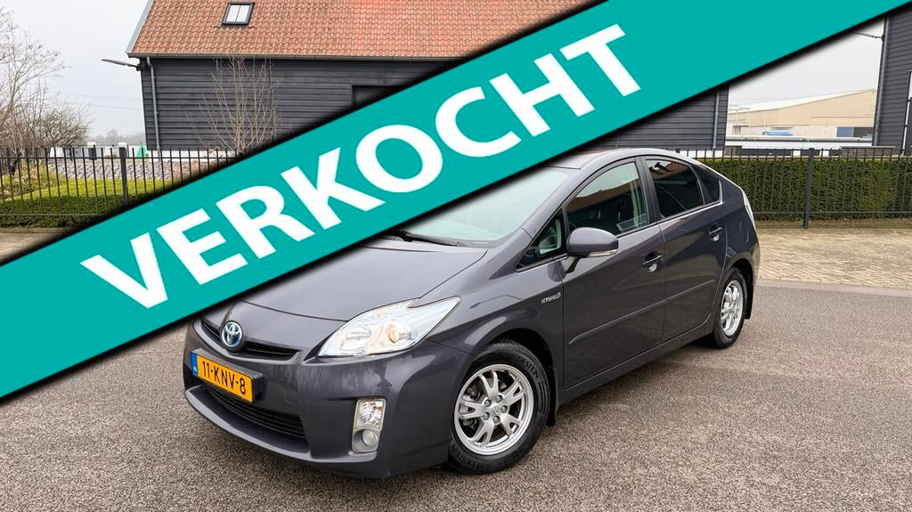 Toyota Prius 1.8 COMFORT AIRCO/ECC HEAD-UP LEER NAVI XENON P, Gebruikt, 4 cilinders, Bedrijf, 26 km/l