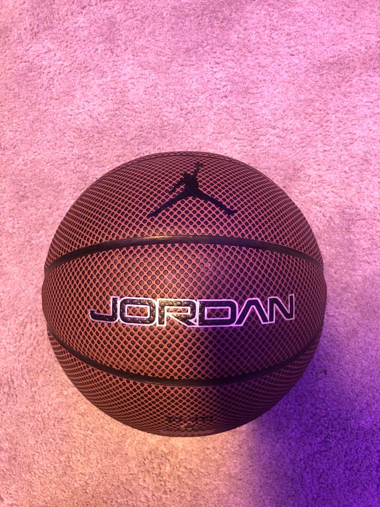 Jordan Basketbal - Bruin, Zwart, Zilver - Nieuw, Sport en Fitness, Basketbal, Ophalen, Nieuw, Bal