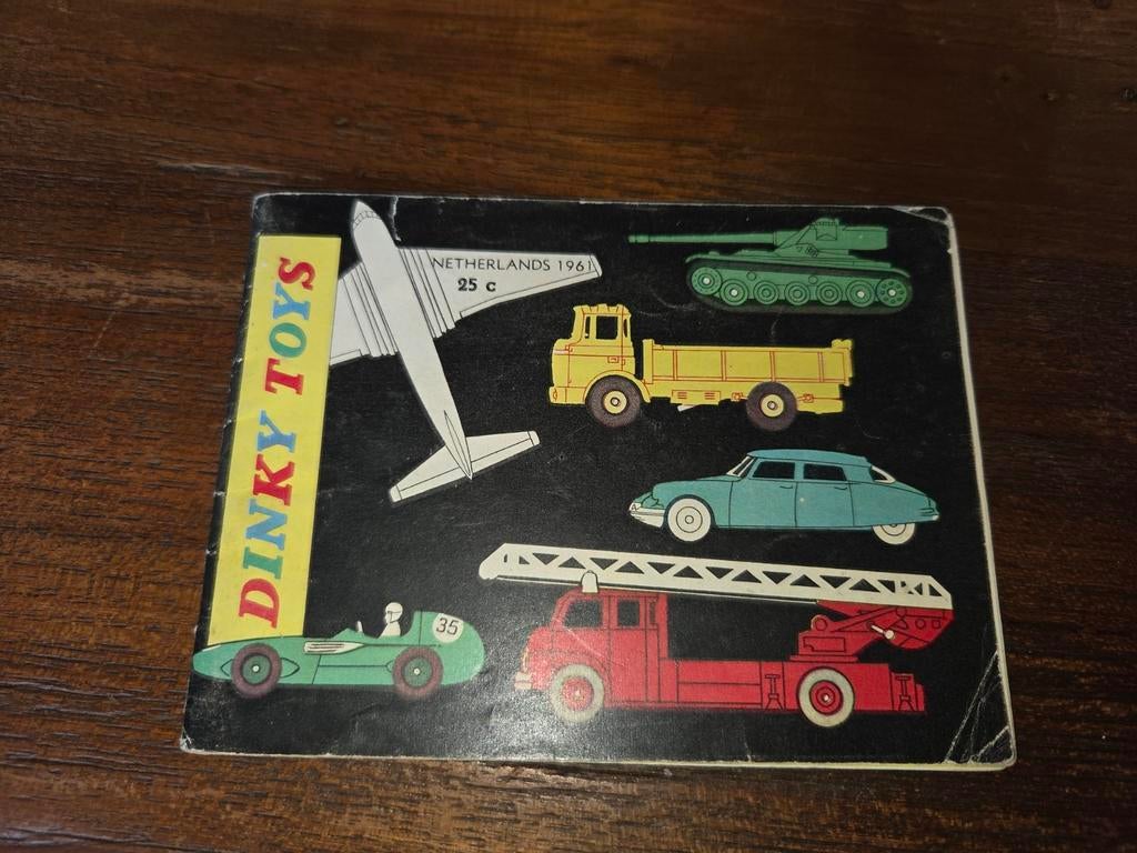 Zeldzame Dinky Toys folder uit 1961 - 47 pagina's, Hobby en Vrije tijd, Modelauto's | 1:43, Ophalen of Verzenden