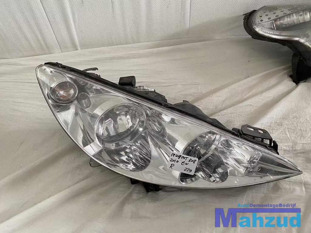 PEUGEOT 308 rechts koplamp (ENGELS), Auto-onderdelen, Verlichting, Taurusavenue 1
2132 LS  Hoofddorp, NL, Gebruikt, Contact.group@renault.com