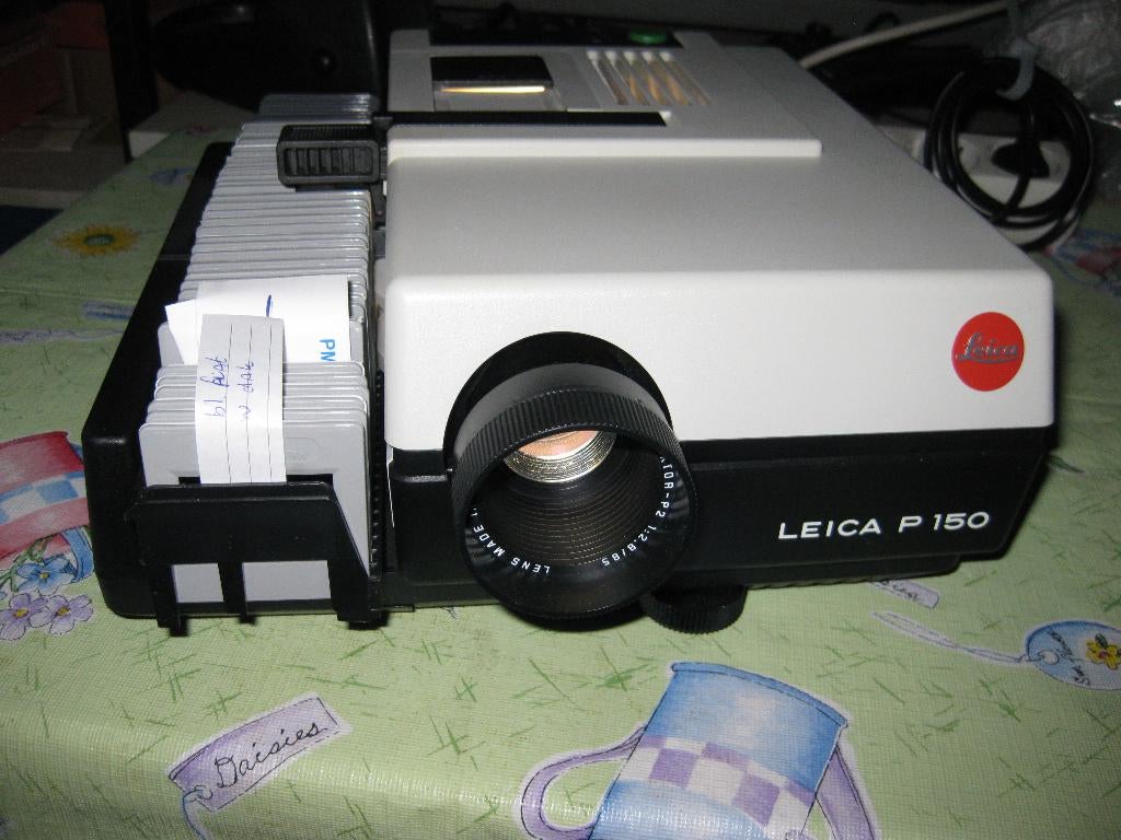 Leica P150 Diaprojector met beschrijving., Audio, Tv en Foto, Diaprojectors, Gebruikt, Ophalen of Verzenden