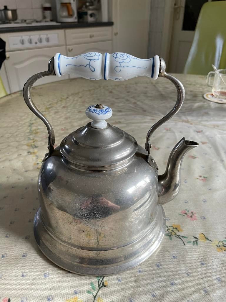 Vintage theepot met blauw-wit handvat, Ophalen of Verzenden