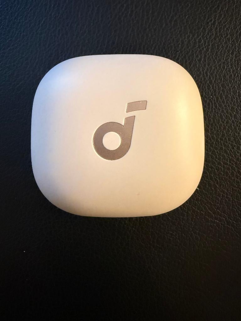 Original SOUNDCORE P40i beige charging case, Ophalen of Verzenden, Gebruikt, In oorschelp (earbud)