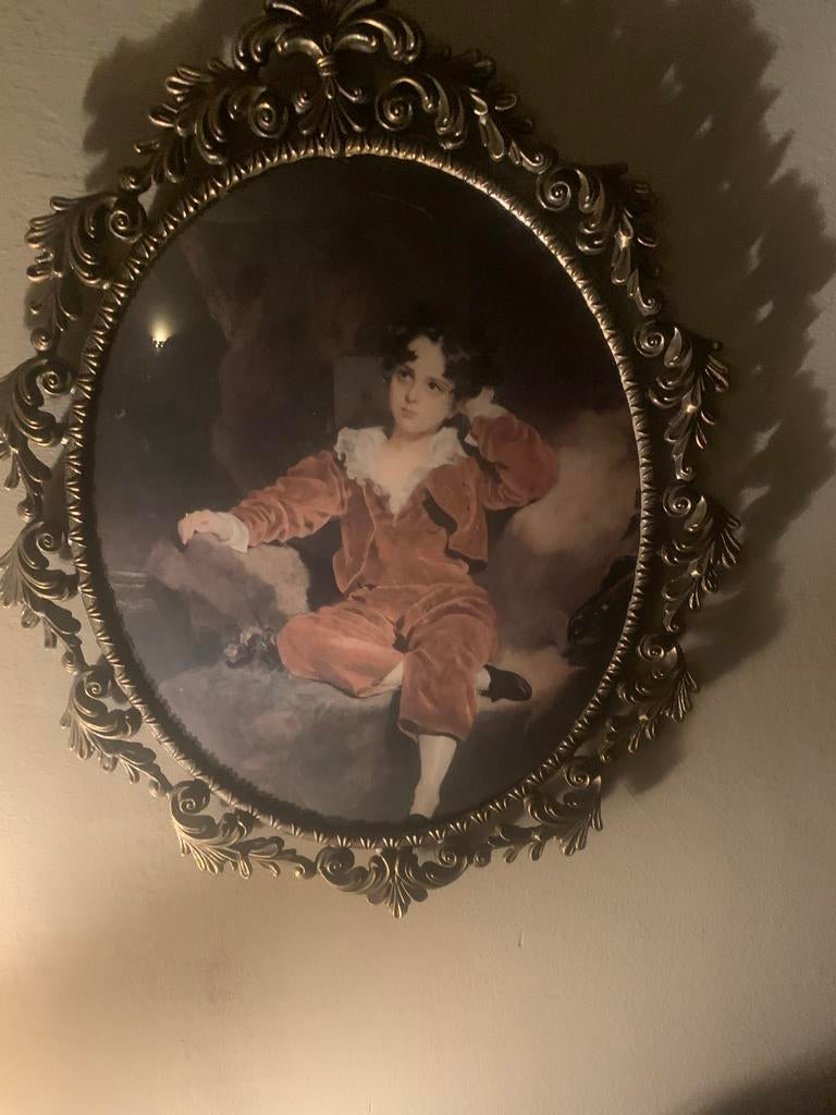 Vintage "The Red Boy" zijdekunst in bronzen lijst, Antiek en Kunst, Kunst | Schilderijen | Klassiek, Ophalen of Verzenden