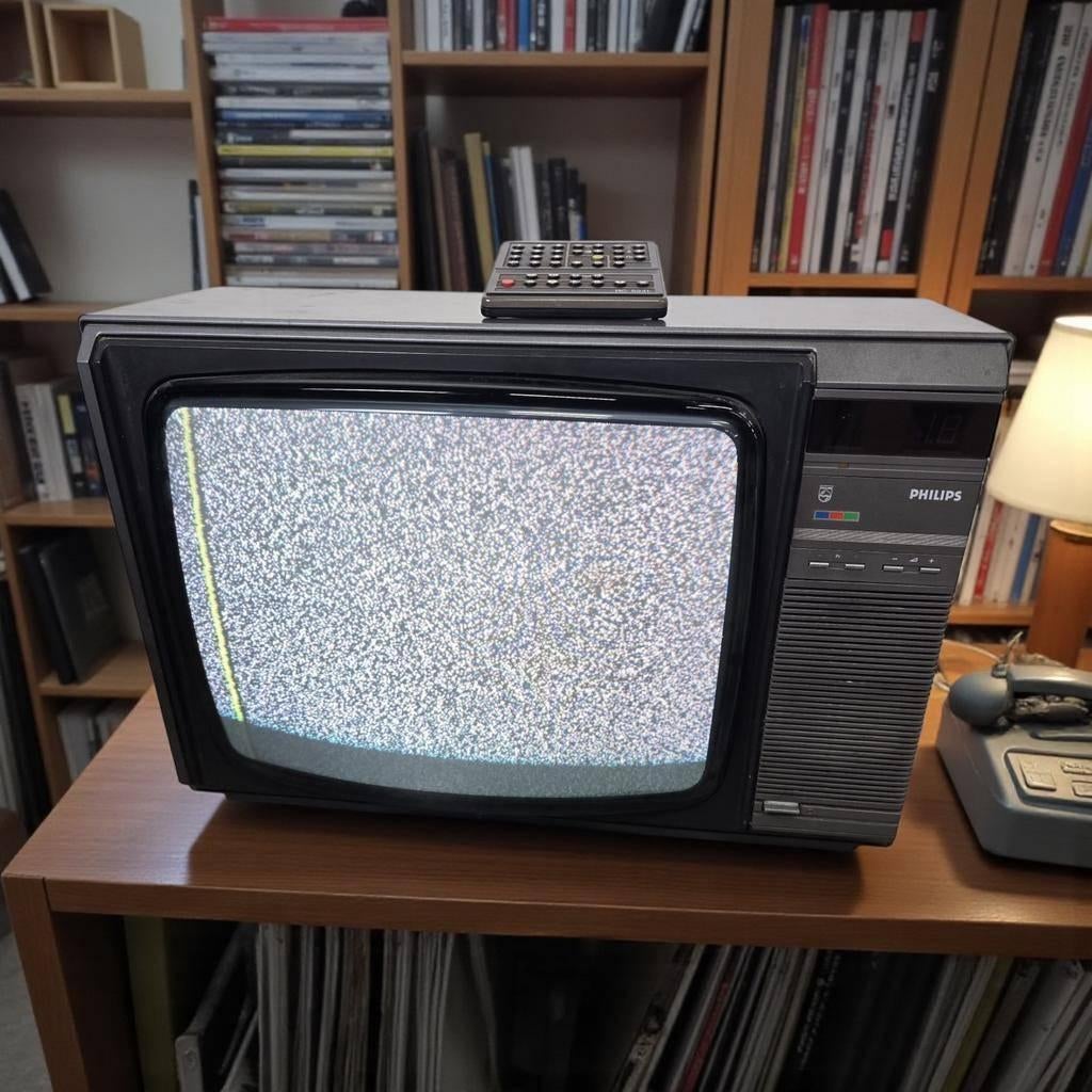 Vintage kleurentelevisie PHILIPS met afstandbediening, Ophalen