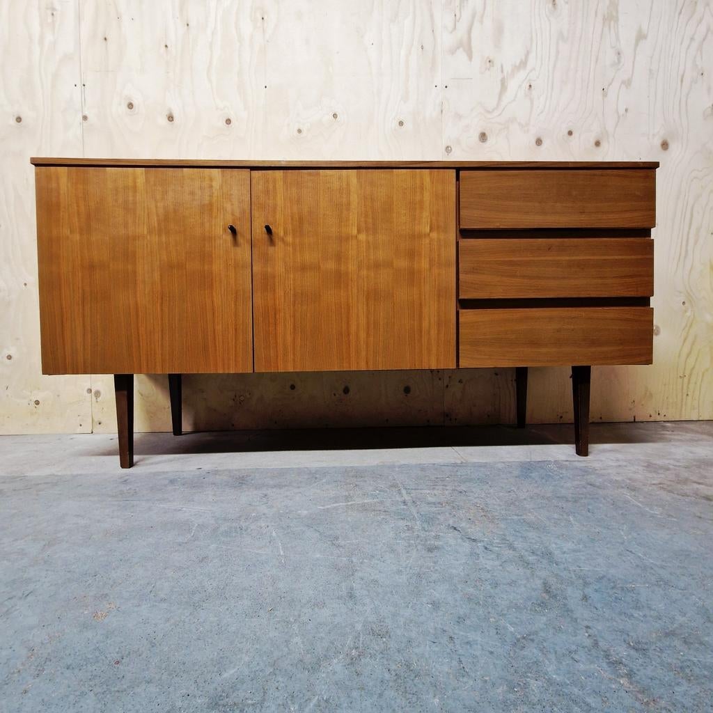 Strak vintage dressoir lowboard mid century design tv kast, Huis en Inrichting, Kasten | Dressoirs, Kolibrivintagehal@gmail.com
