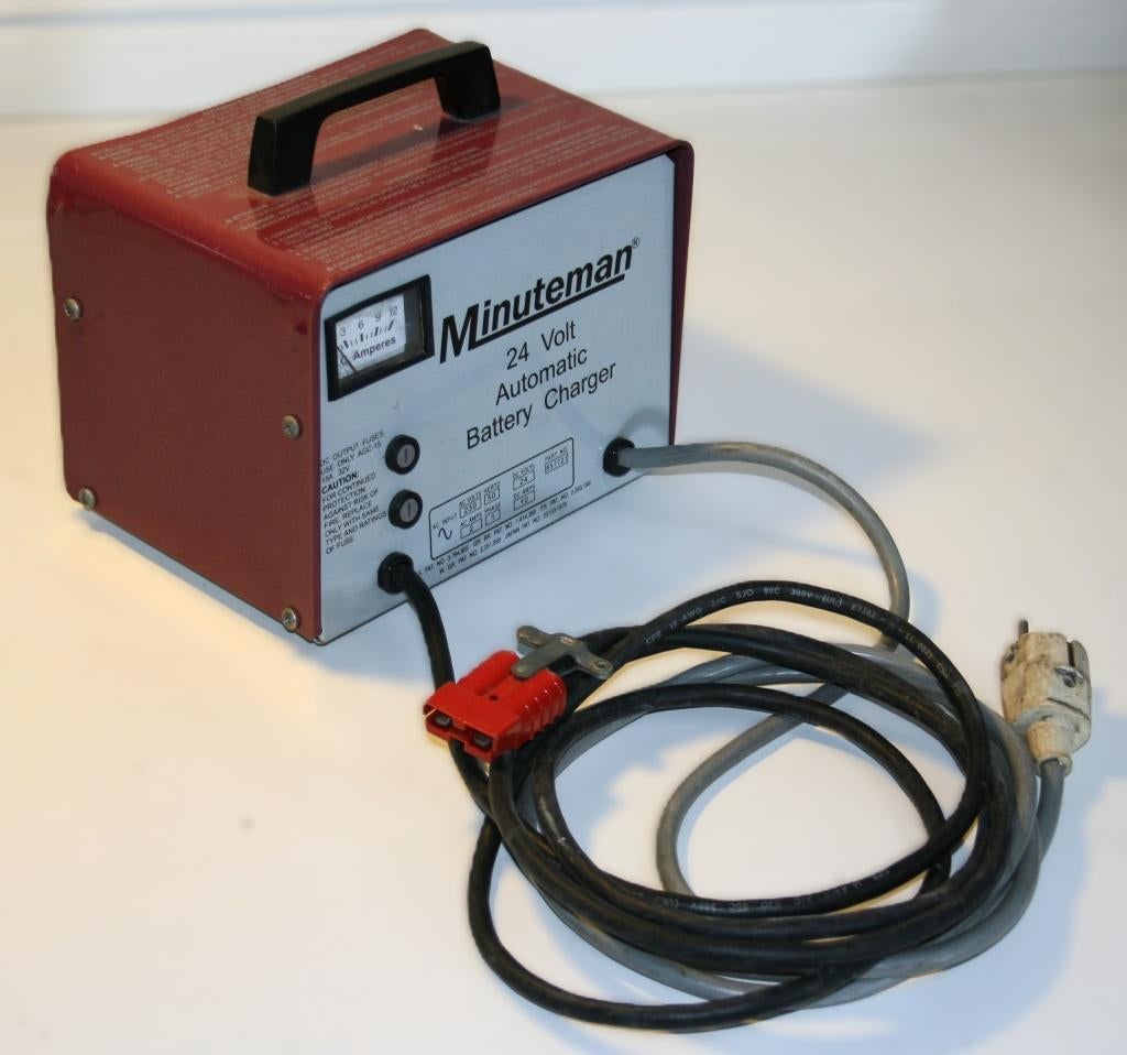 Minuteman 24V automatische acculader, bieden vanaf € 54, 100 liter of meer, Ophalen, Gebruikt, Steekwagen