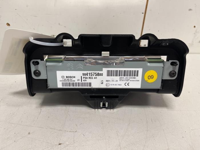 Radio van een Opel Corsa, Gebruikt, -, -, Opel