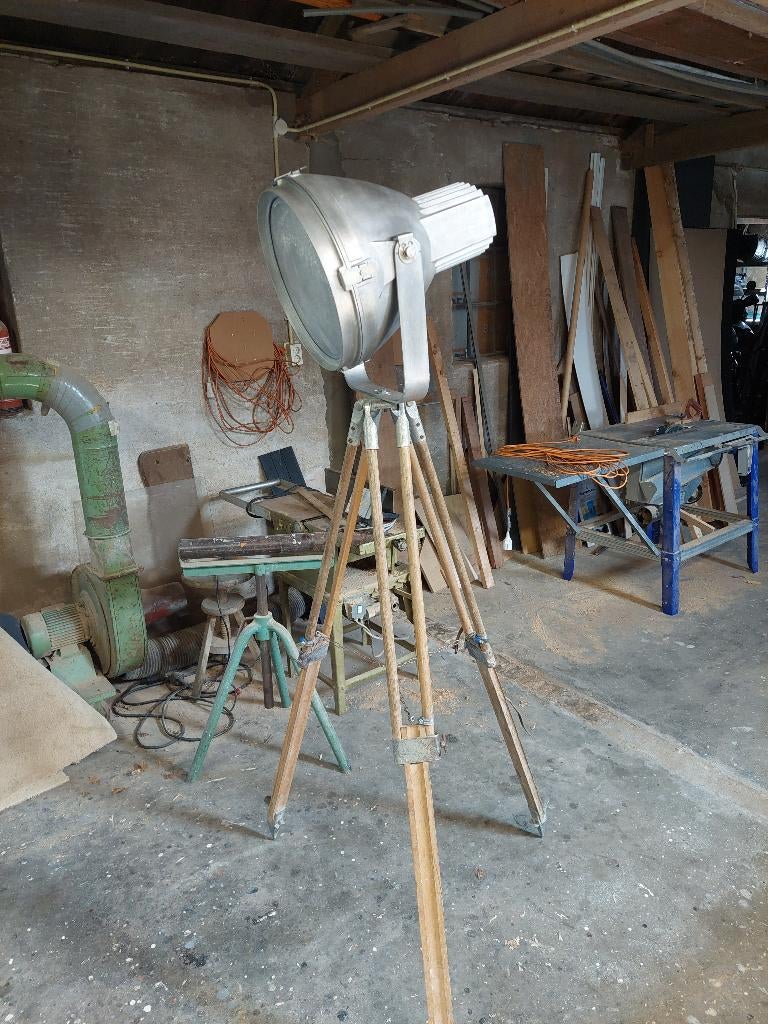 Antieke schijnwerper rauw op statief, Huis en Inrichting, Lampen | Vloerlampen, Gebruikt, Minder dan 100 cm, Glas, Metaal, Ophalen of Verzenden