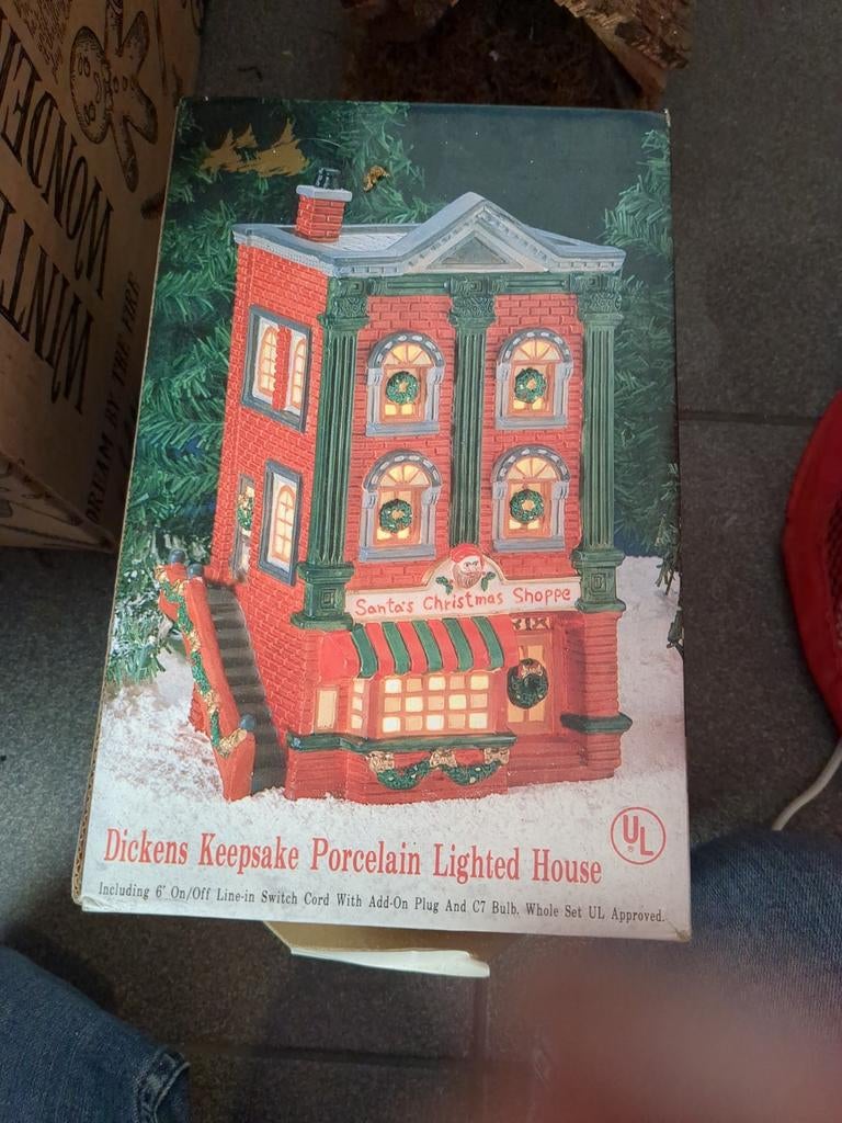 Doos met kerst huizen, muziek schaatsbaantje, kerststalletje, Ophalen