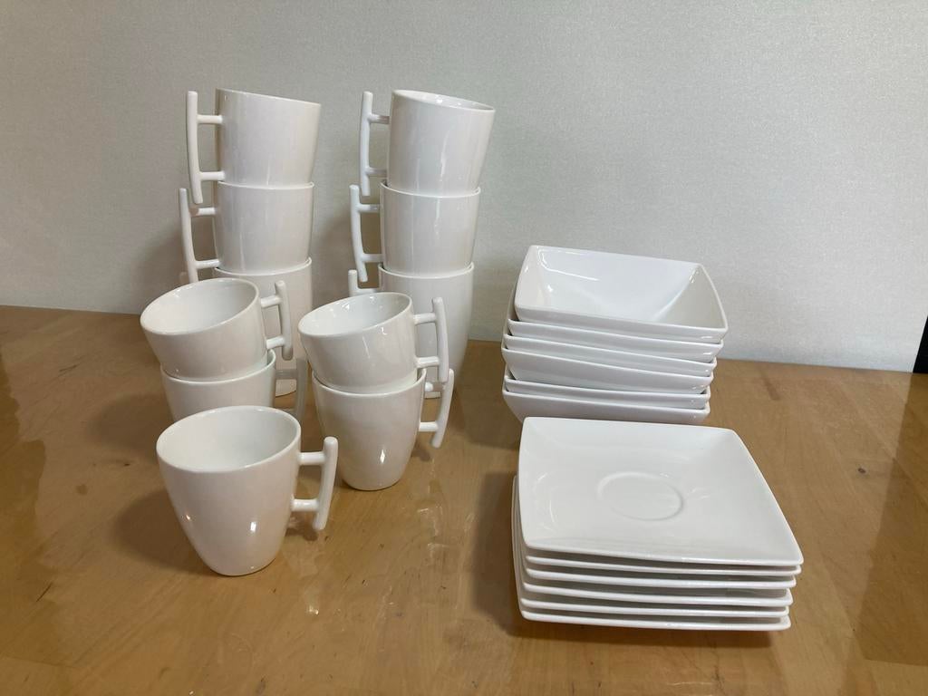 Yong Squito serviesset - kopjes, schotels, schaaltjes, Huis en Inrichting, Keuken | Servies, Keramiek, Ophalen of Verzenden, Zo goed als nieuw